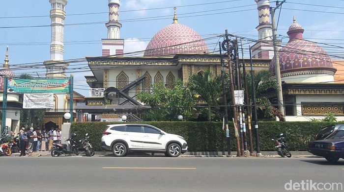 Salat Jumat di Depok saat PPKM Darurat