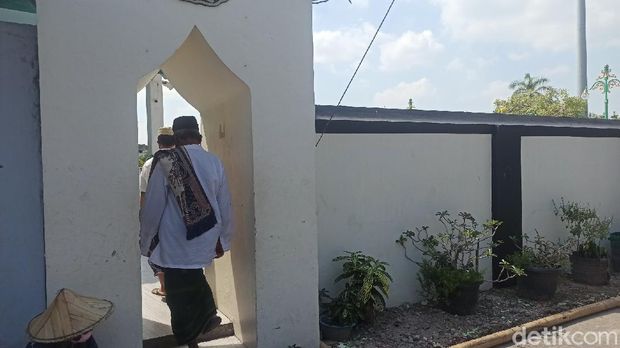Suasana salat Jumat di Masjid Agung Demak, Jumat (9/7/2021).
