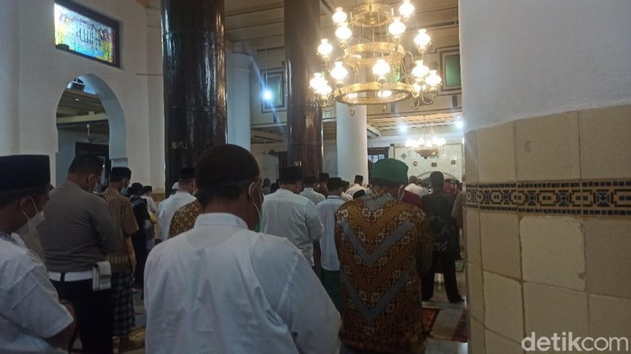 Suasana salat Jumat di Masjid Agung Demak, Jumat (9/7/2021).