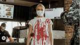 7 Foto Aktivis Vegan yang Tuang Darah di KFC, Sering Tampil Seksi
