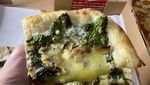 Pizza Sourdough Kekinian Topping Keju Mozarella dan Bayam Nikmat