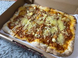Pizza Sourdough Kekinian Topping Keju Mozarella dan Bayam Nikmat