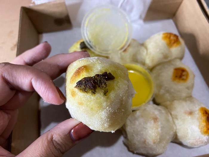 The Baker Bunch: Renyah Chewy Pizza Sourdough Kekinian yang Lembut Enak