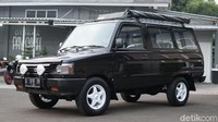 Donny Ariyanto pemilik rumah modifikasi Studio Motor, ternyata menyulap Toyota Kijang LSX G-nya bergaya rally look agar bisa dibawa kemana saja. “Bisa dibilang ini rally look lah. Jadinya siap buat dibawa overland,” papar Donny kepada detikOto. Foto: Muhammad Hafizh Gemilang