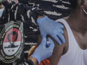 Dapat Alokasi Vaksinasi 200 Ribu Orang/Hari, TNI Terjunkan Siswa Akmil