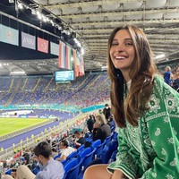 Model Benedetta Quagli tengah berkencan dengan Federico Chiesa yang permainan dipuji dan disebut sebagai bintang baru Italia. Dilaporkan mereka sudah berkencan kurang lebih dua tahun. Di Instagram, tak jarang pasangan tersebut memamerkan kemesraan mereka ketika pergi liburan. Foto: Instagram