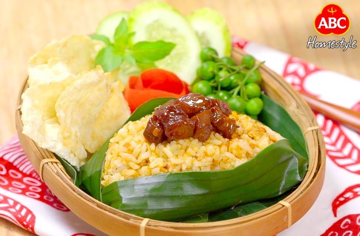 10 Resep Nasi Gurih Komplet untuk Makan Bareng Keluarga