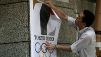 Deklarasi itu dibuat oleh Perdana Menteri Yoshihide Suga, dan larangan penonton disetujui oleh penyelenggara Olimpiade Jepang, Komite Olimpiade Internasional, Komite Paralimpiade Internasional, dan pemerintah metropolitan Tokyo.