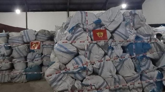 783 Bal Pakaian Bekas Ilegal Asal Malaysia Diserahkan ke Bea Cukai Teluk Nibung