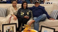 Ucapan ulang tahun Aburizal Bakrie datang dari anaknya, Anindya Bakrie. Ia menyiapkan pastry khusus dengan ucapan Happy Birthday yang manis.