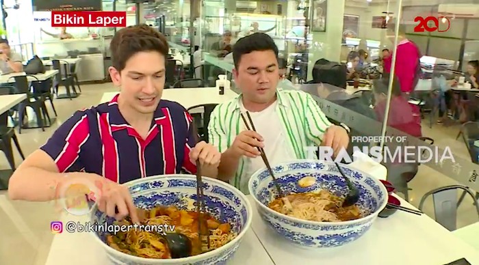 Bikin Laper! Dimas Beck dan Ncess Nabati Lahap Mi Kari dalam Mangkuk Raksasa Bikin Laper! Dimas Beck dan Ncess Nabati Lahap Mi Kari dalam Mangkuk Raksasa