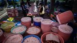 Lihat Kesibukan Dapur Umum Untuk Pasien Corona di Surabaya