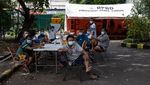 Lihat Kesibukan Dapur Umum Untuk Pasien Corona di Surabaya