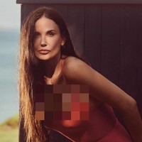 “Sangat penting melibatkan anak-anakku dalam kampanye ini. Dan aku harap wanita lainnya juga bisa menciptakan koneksi yang berarti dan merayakan setiap momen bersama orang-orang terkasih,” tutur Demi Moore, seperti dikutip dari Just Jared. Foto: Instagram/@andieswim