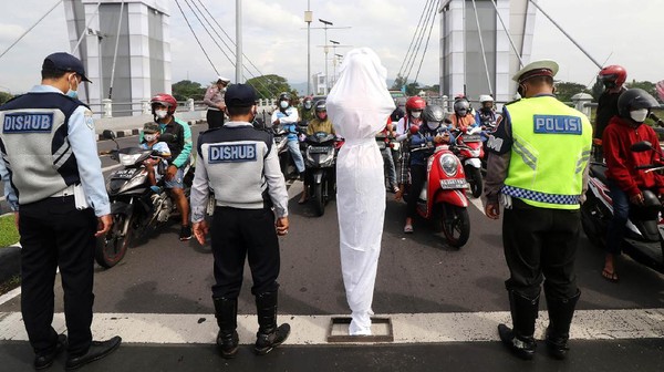 Hening Cipta untuk Korban COVID-19 di Berbagai Daerah