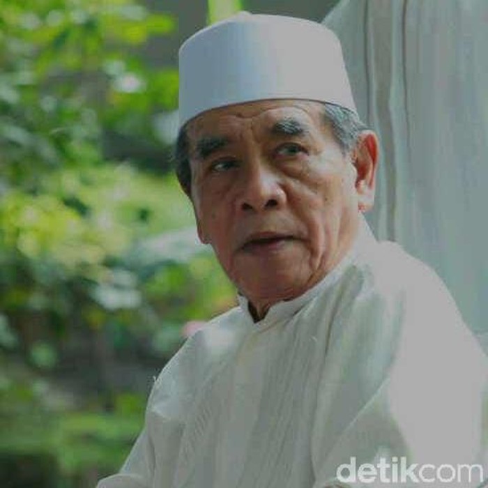 Kabar duka datang dari Ponpes Al-Falah Ploso Kediri. KH Zanudin Djazuli atau yang biasa dipanggil Gus Dien wafat terpapar COVID-19.