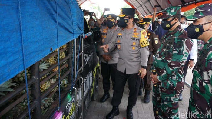 Kapolda Jatim Irjen Pol Nico Afinta memutuskan akan memecah arus lalu lintas di jalan nasional Mojokerto ke jalan tol selama PPKM darurat. Pembagian arus lalu lintas ini untuk mencegah kemacetan di jalur arteri saat berlangsung penutupan jalan.