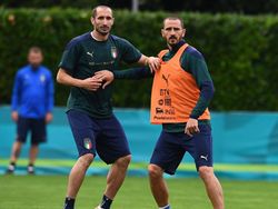 Chiellini & Bonucci Makan Sepiring Berdua, Ledek Fans Inggris?
