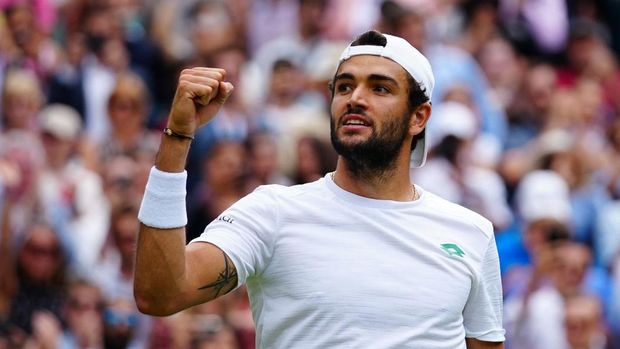 LONDON, ENGLAND - JULY 09: Matteo Berrettini of Italy celebrates victory after winning his Men's Singles Semi-Final match against Hubert Hurkacz of Poland during Day Eleven of The Championships - Wimbledon 2021 at All England Lawn Tennis and Croquet Club on July 09, 2021 in London, England. (Photo by Mike Hewitt/Getty Images)