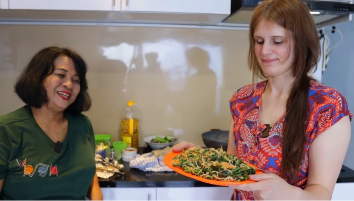 Masak Bareng, Ibu Mertua dan Menantu Jerman Ini Bikin Netizen Baper