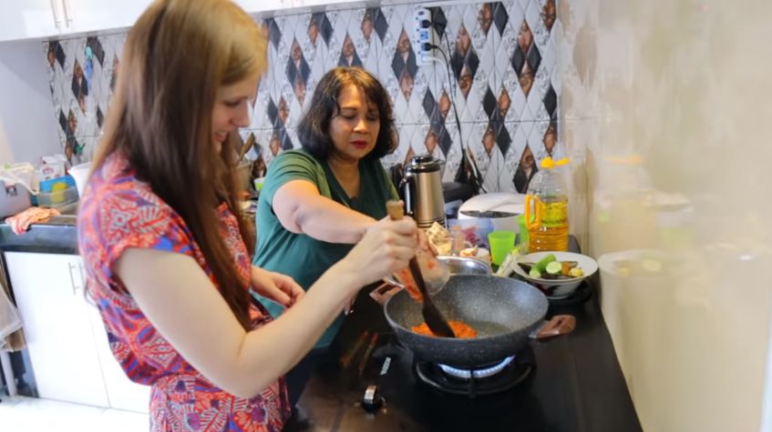 Masak Bareng, Ibu Mertua dan Menantu Jerman Ini Bikin Netizen Baper