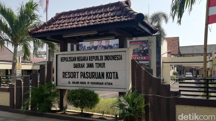 Puluhan anggota Polres Pasuruan Kota positif COVID-19. Mereka yang positif termasuk 3 kasat dan 2 kapolsek.