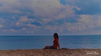 Langit telah berubah dari jingga menjadi 100 corak merah jambu menjadi biru tua tua, dan di sini aku masih mencintaimu