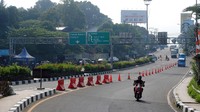 Pengendara mobil melintas di jalan Tol Jagorawi, Desa Pandansari, Ciawi, Kabupaten Bogor, Jawa Barat, Sabtu (10/7/2021).