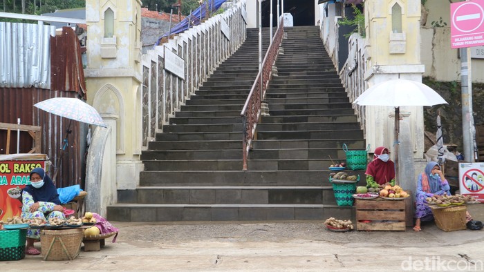 Suasana di kawasan wisata religi Sunan Muria di Desa Colo Kecamatan Dawe, Sabtu (10/7/2021).