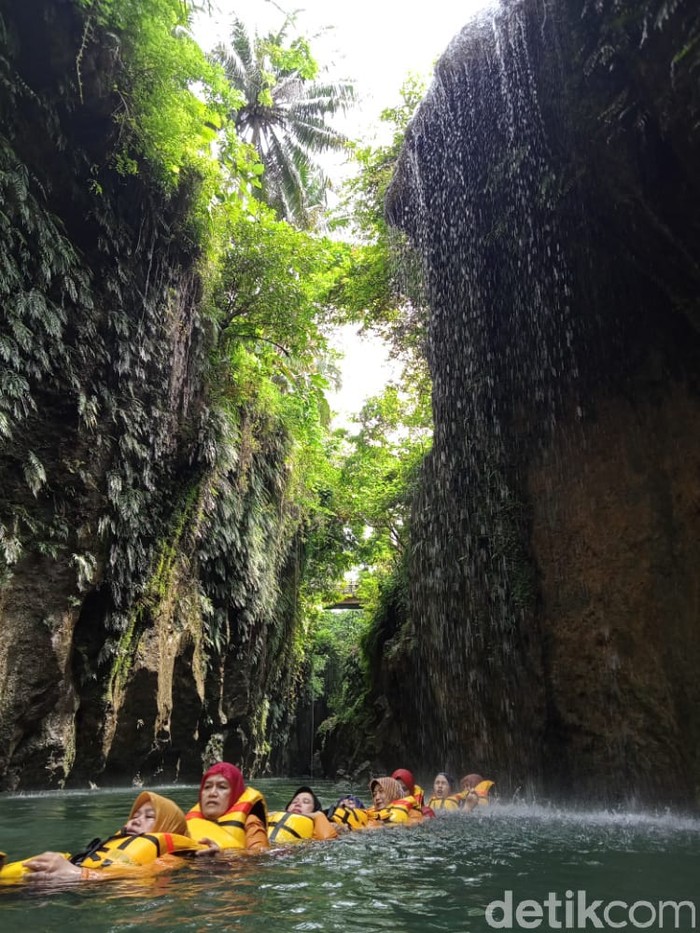 Susur sungai dan gua Batu Lumpang Pangandaran Susur sungai dan gua Batu Lumpang Pangandaran