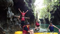 Destinasi wisata di Kabupaten Pangandaran yang belakangan ini sedang hits adalah Batu Lumpang. Lokasinya di Desa Parakanmanggu, Kecamatan Parigi.