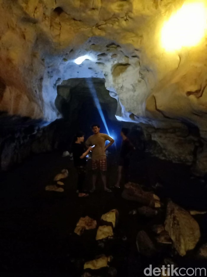 Susur sungai dan gua Batu Lumpang Pangandaran Susur sungai dan gua Batu Lumpang Pangandaran
