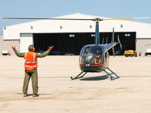 Demi Bertahan, Tentara Lebanon Sewakan Helikopter buat Keliling Kota