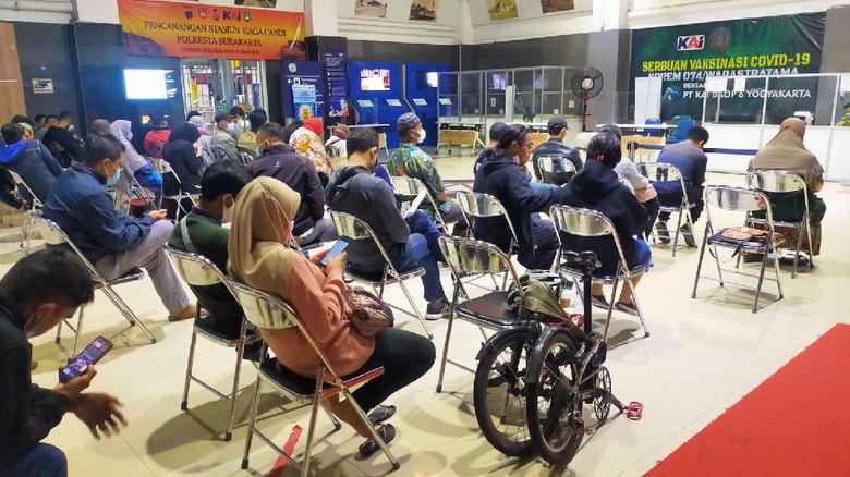 Vaksin di Stasiun Balapan Vaksin di Stasiun Balapan