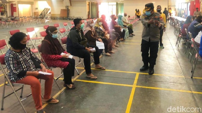 Vaksinasi COVID-19 di Klenteng Hoo Tong Bio Banyuwangi