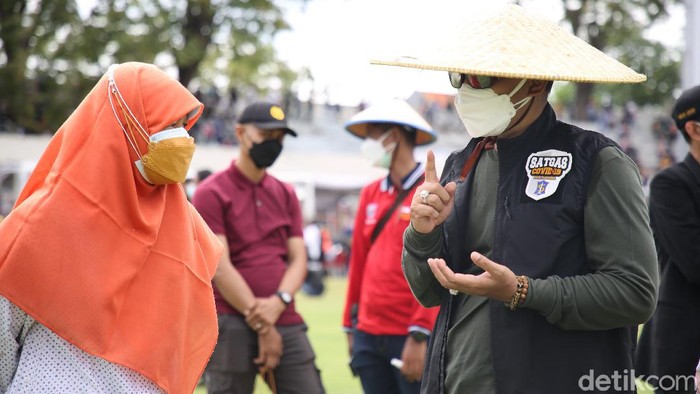 Pemkot Surabaya akan mengelar vaksinasi COVID-19 untuk anak usia 12 tahun ke atas. Vaksinasi digelar di Gelora 10 November mulai Minggu (11/7).