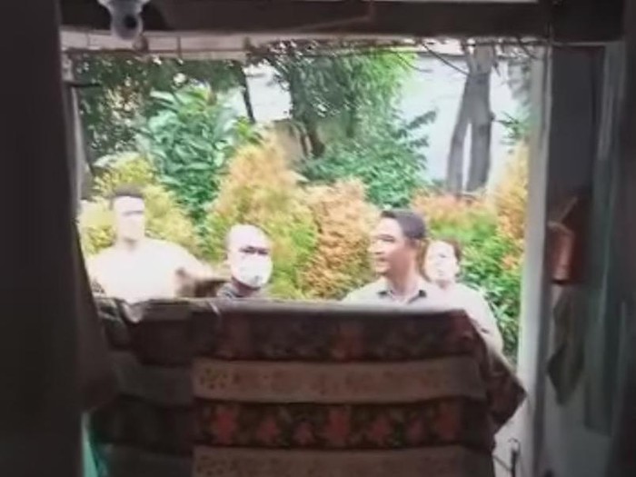 Viral warga Cilincing sedang isolasi mandiri diintimidasi tetangga (Screenshot video viral)