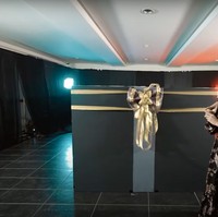 Setelahnya Aurel pun kembali diminta untuk menutup mata dan diajak ke lokasi tempat kado ulang tahunnya. Foto: YouTube/AH