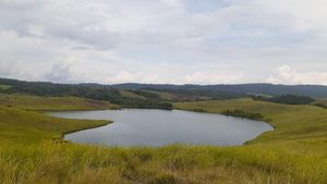 Foto: Danau Love di Papua, Cantik tapi Tak Terawat