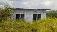 Kondisi Danau Love saat ini sungguh memprihatinkan. Fasilitas toilet tidak terawat. Tidak ada penjaga pula. Fasilitas gazebo juga dibiarkan mangkrak begitu saja. (Hari Suroto/Istimewa)