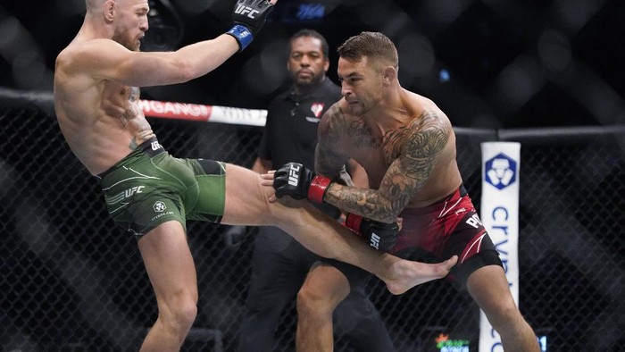 Dustin Poirier Vs Conor McGregor Conor McGregor prepares to fight Dustin Poirier in a UFC 264 lightweight mixed martial arts bout Saturday, July 10, 2021, in Las Vegas. (AP Photo/John Locher)