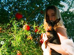 Ultah ke-23, Putri Steve Jobs Kian Cantik Menawan