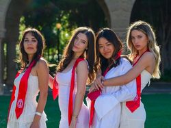 Ultah ke-23, Putri Steve Jobs Kian Cantik Menawan