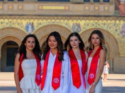 Ultah ke-23, Putri Steve Jobs Kian Cantik Menawan