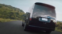 Seperti dikutip dari laman Wapcar, Hyundai Staria versi Thailand ditawarkan dalam pilihan mesin turbo diesel 2.2 liter, dengan sistem penggerak roda depan yang dikirimkan melalui transmisi otomatis 8 percepatan. Mesin tersebut bisa menghasilkan tenaga 177 PS dan torsi 431 Nm. Foto: Screenshot YouTube Hyundai Thailand