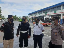 Awak Bus Tak Punya Surat Vaksin-Swab Antigen Dilarang Beroperasi di Bungurasih