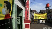 Pemerintah telah menerapkan Pemberlakuan Pembatasan Kegiatan Masyarakat (PPKM) Mikro Darurat. PPKM Mikro Darurat yang dijalankan berupa, penanganan temuan kasus COVID-19 dari hulu yakni, lingkungan tempat tinggal warga terpapar virus.