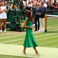 Usai pertandingan yang dimenangkan oleh Barty itu, Kate Middleton turun ke lapangan untuk seremoni pemberian tropi kemenangan. Tepuk tangan penonton mengiringi langkah perempuan 39 tahun itu. (Foto: Getty Images)