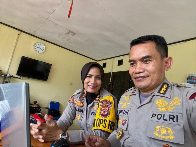 Kombes Pol Guruh Arif Darmawan dan AKBP Melda Yanny pernah sama-sama menjadi Kapolres selama lima bulan. Sebelum dipindahtugaskan menjadi Wakil Kepala Sekolah Polisi Wanita awal bulan lalu, Melda Yanny adalah Kapolres Banjar sedangkan Guruh Arif Darmawan menjadi Kapolres Jakarta Utara. Foto: Instagram @guruh_arif