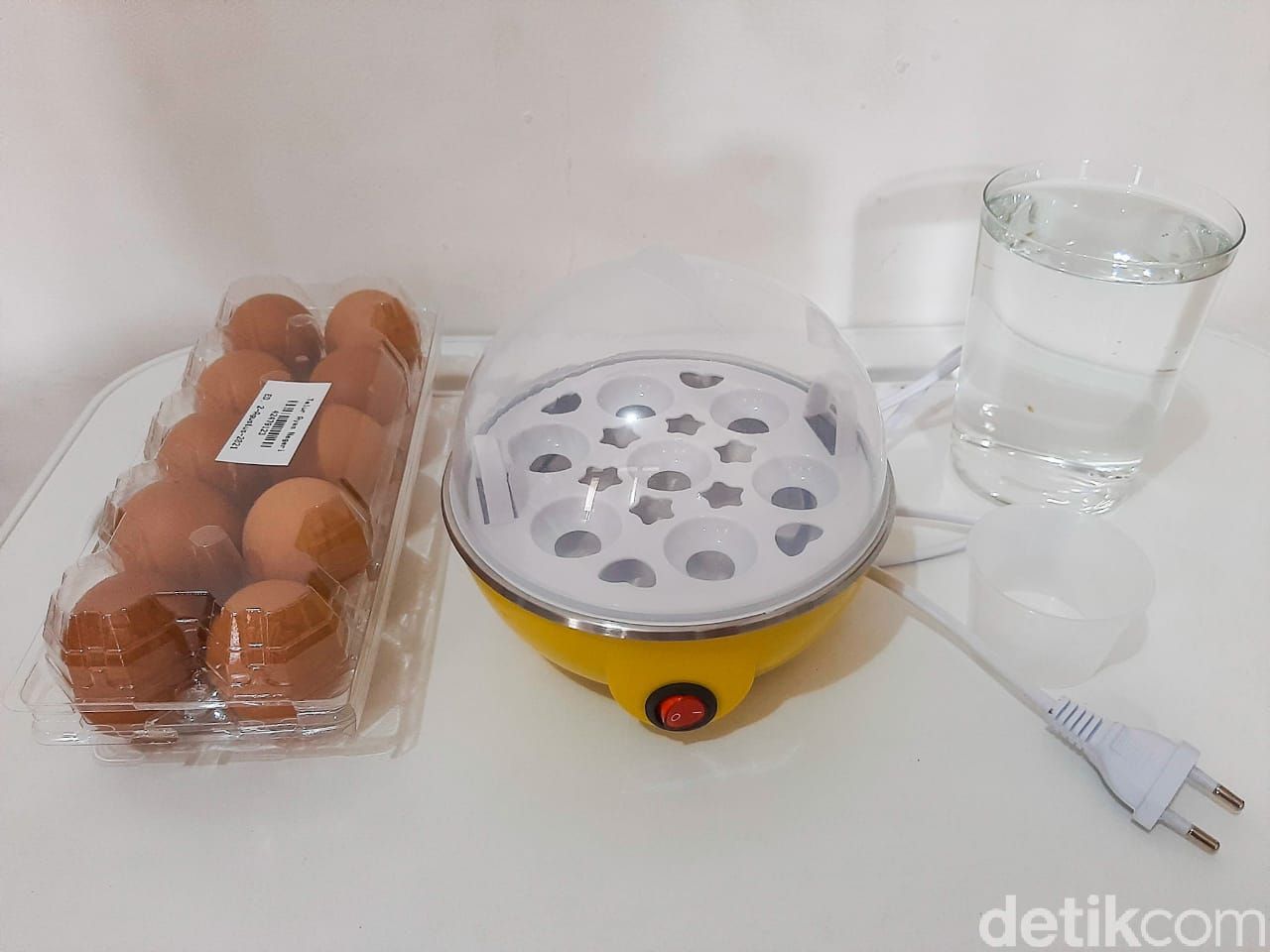 Kukusan Telur Elektrik yang Praktis